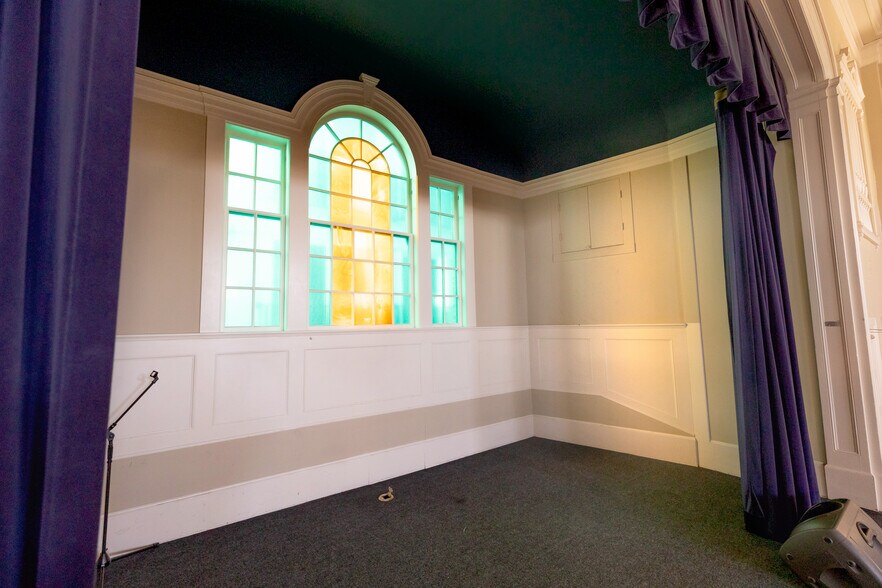 More Photos Of 7220 Woodlawn Ave, Seattle Freestanding For Sale