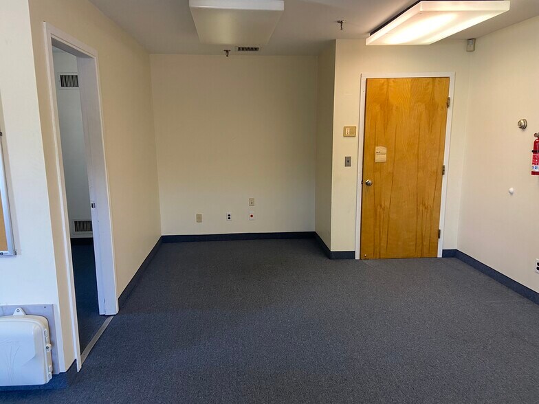 More Photos Of 253 S Washington Ave, Bergenfield Office For Lease
