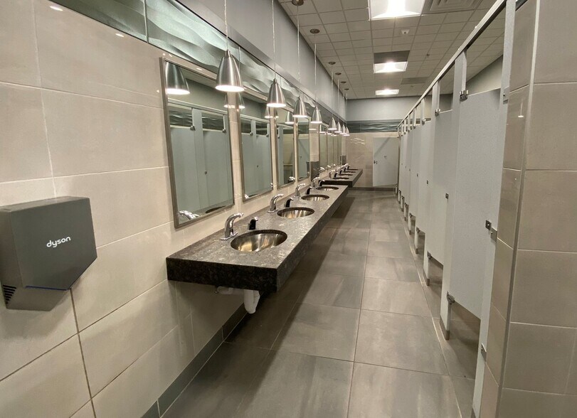 More Photos Of 7236 E Harry Ct, Wichita Office For Sale