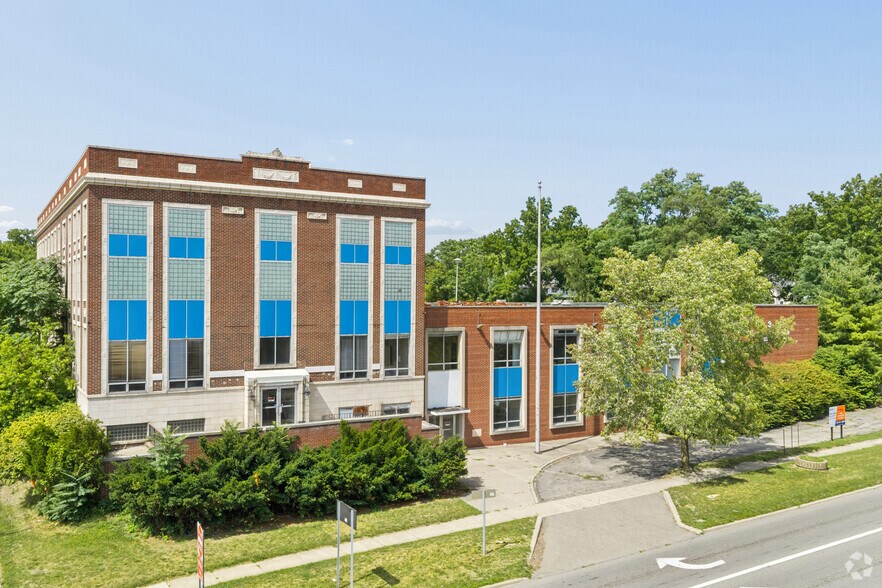 More Photos Of 131 University Dr, Pontiac Health Club For Sale