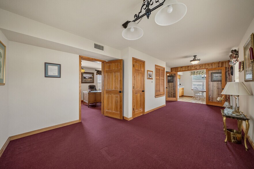 More Photos Of 104 N 3rd St, Heber Springs Office For Sale