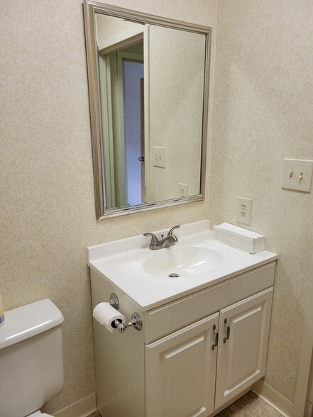 More Photos Of 180 White Rd, Little Silver Medical For Lease