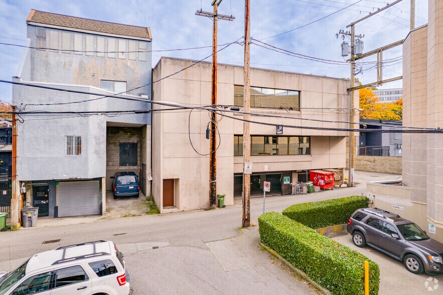 More Photos Of 3051-3077 Granville St, Vancouver Storefront Retail Office For Lease