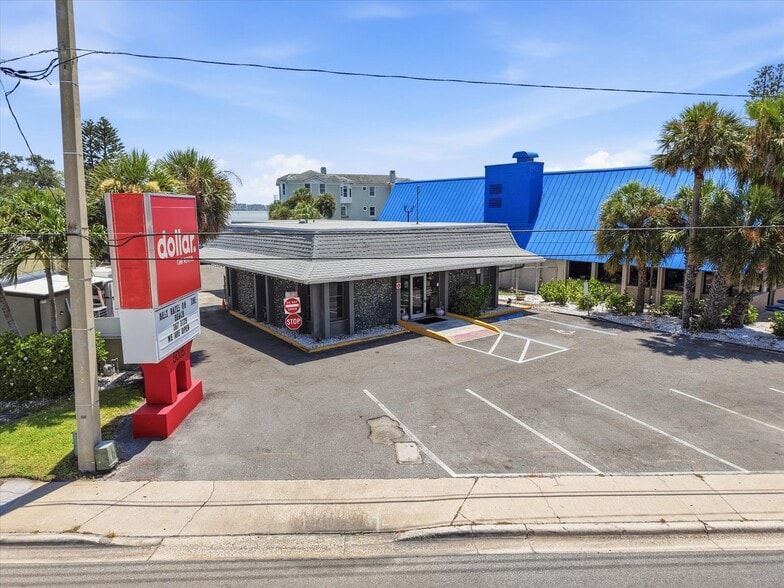 Primary Photo Of 5005 Gulf Blvd, Saint Petersburg Storefront For Sale