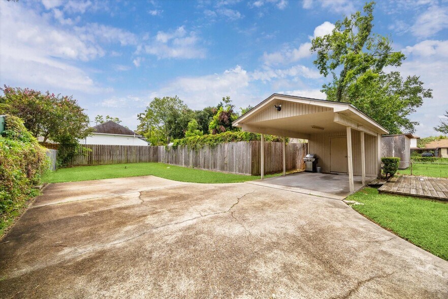 More Photos Of 510 E Main St, Humble Office For Sale