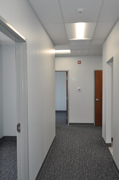 More Photos Of 9150 Harrison Park Ct, Indianapolis Light Distribution For Lease