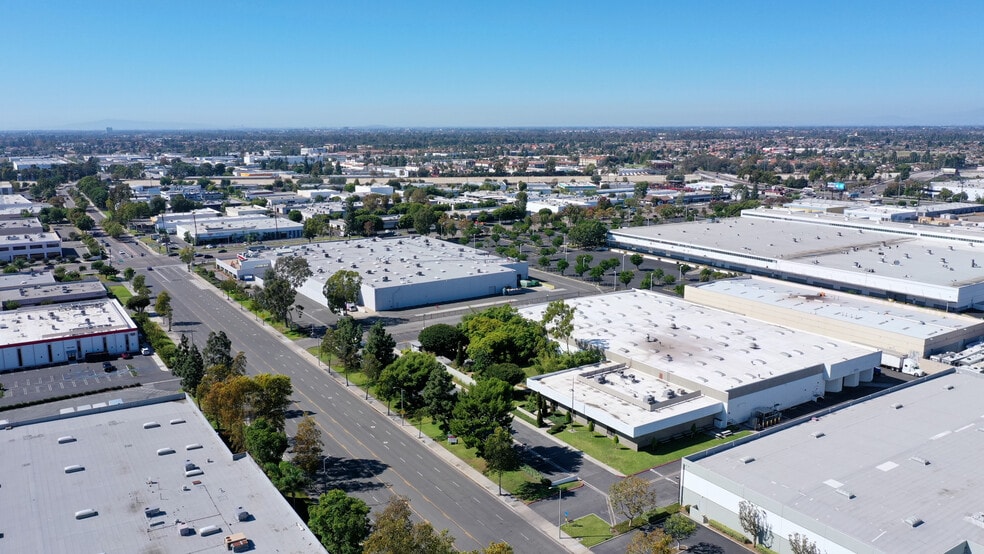 More Photos Of 3501 W Segerstrom Ave, Santa Ana Distribution For Lease