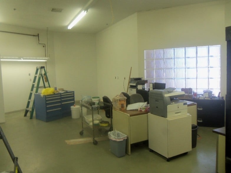 More Photos Of 400 Chapel Rd, South Windsor Light Manufacturing For Sale