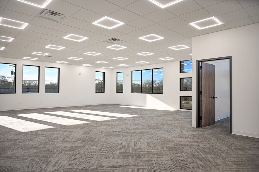 More Photos Of 2100 W County Line Rd, Jackson Office For Lease