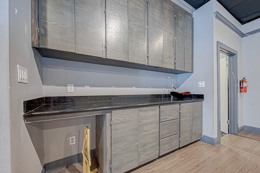 More Photos Of 9400 Glenfield Ct, Houston Unknown For Lease