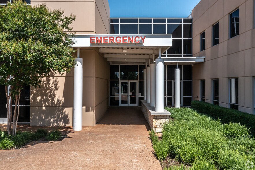 More Photos Of 757 E US Highway 80, Forney Medical For Lease