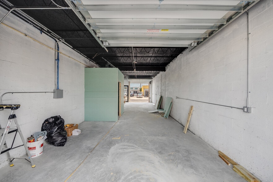 More Photos Of 1036 NE 44th Pl, Oakland Park Warehouse For Sale