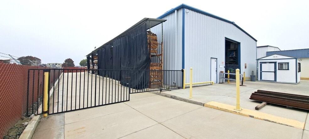 More Photos Of 9309 Enos Ln, Bakersfield Warehouse For Lease
