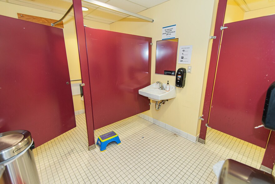 More Photos Of 1616 Orthodox St, Philadelphia Schools For Sale