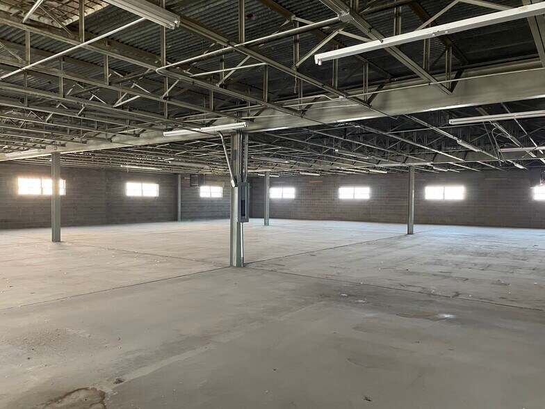 More Photos Of 220 N Saint Vrain St, El Paso Light Distribution For Sale