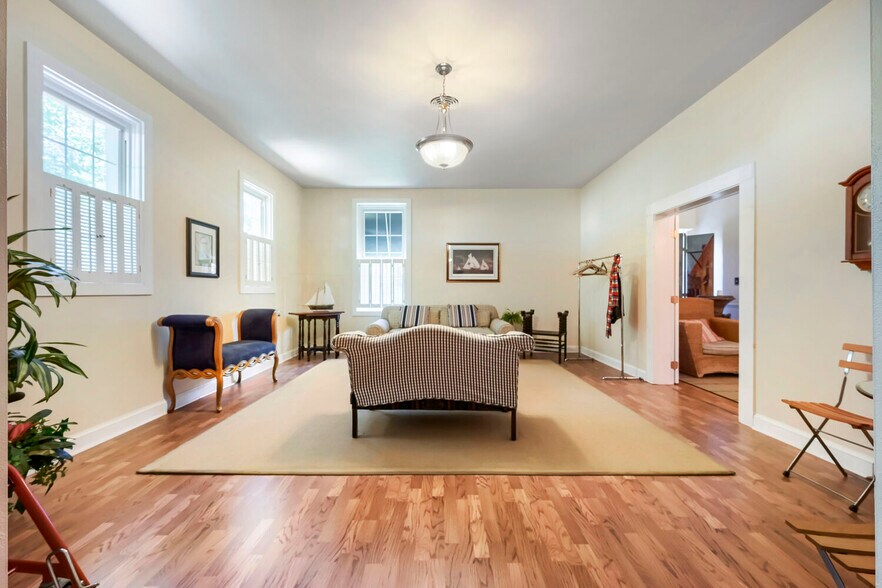 More Photos Of 426 S Crain Hwy, Glen Burnie Funeral Home For Sale