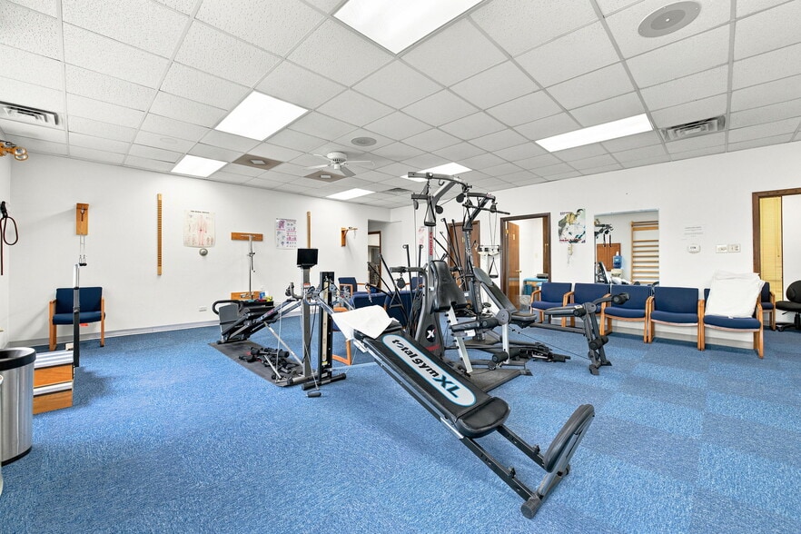 More Photos Of 4647 W 103 St, Oak Lawn Medical For Sale