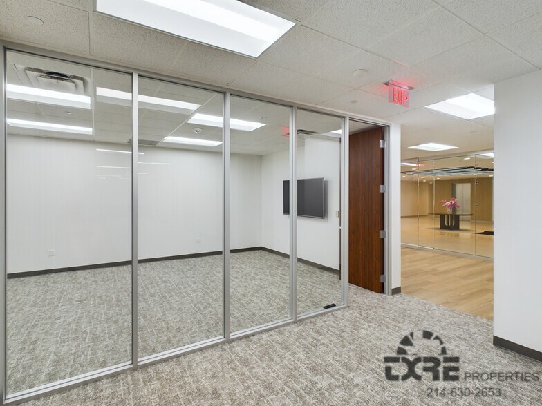 More Photos Of 1701 E Lamar Blvd, Arlington Office For Lease
