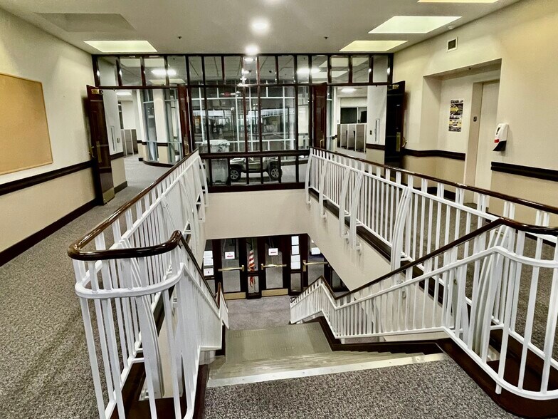 More Photos Of 1002 Arthur Dr, Lynn Haven Light Manufacturing For Sale