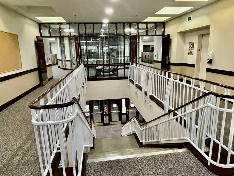 More Photos Of 1002 Arthur Dr, Lynn Haven Light Manufacturing For Sale