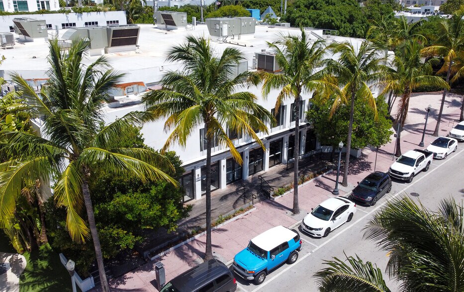 More Photos Of 124-136 Collins Ave, Miami Beach Bar For Lease