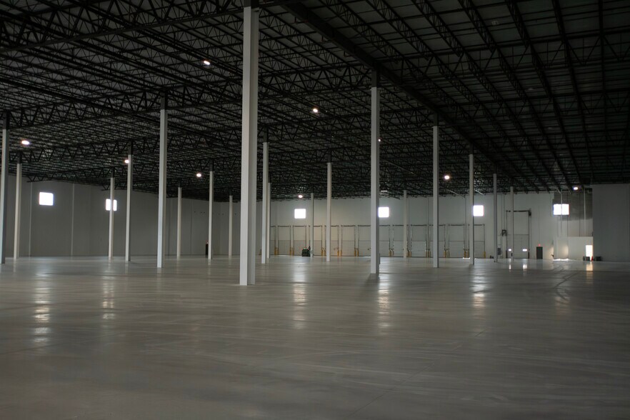 More Photos Of 10000 S Ridgeview Dr, Oak Creek Manufacturing For Lease