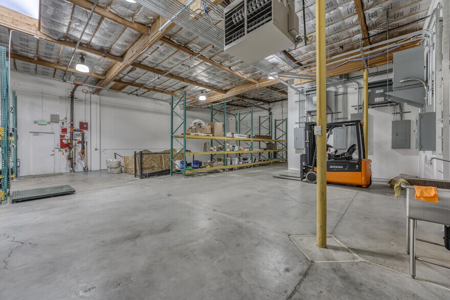 More Photos Of 680 E Glendale Ave, Sparks Warehouse For Sale