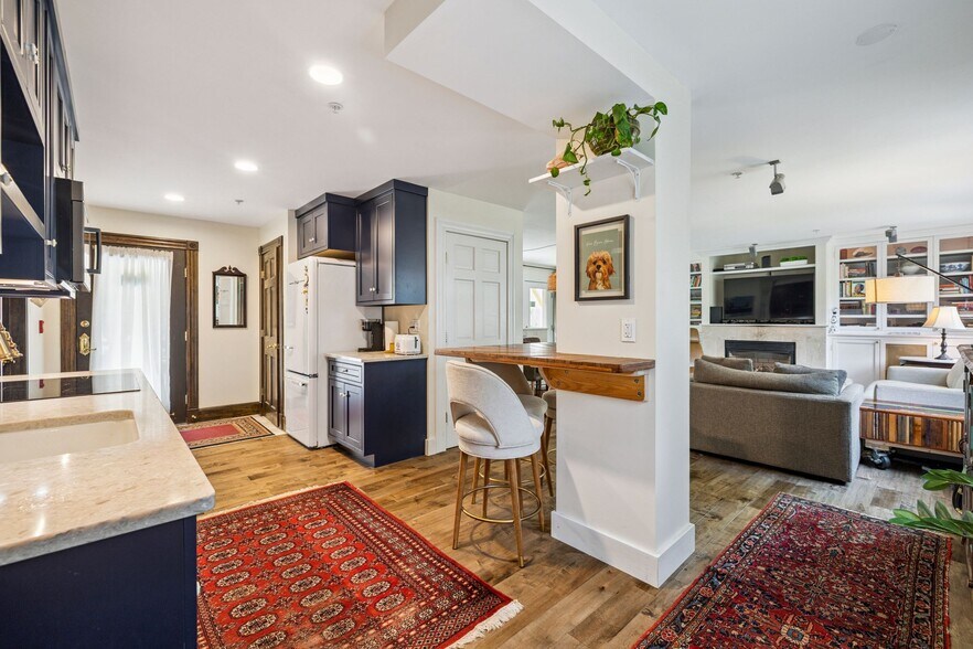 More Photos Of 41 Pleasant St, Woodstock Hospitality For Sale