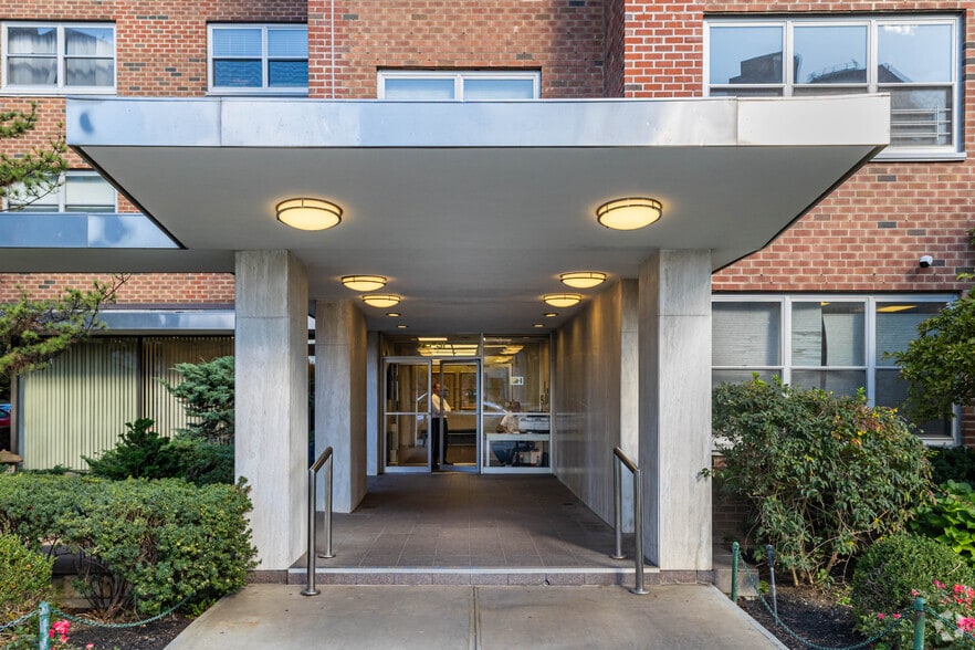 More Photos Of 7031 108th St, Forest Hills Apartments For Lease