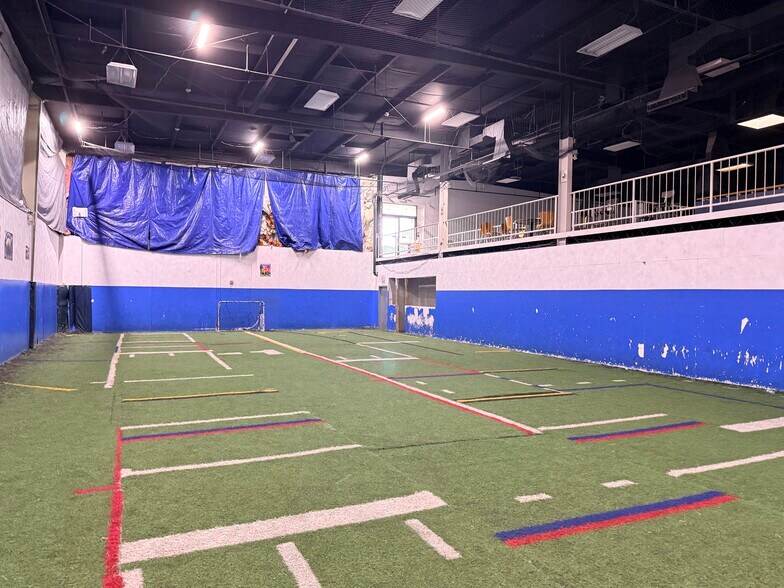 More Photos Of 511 Industrial Mile Rd, Columbus Warehouse For Sale