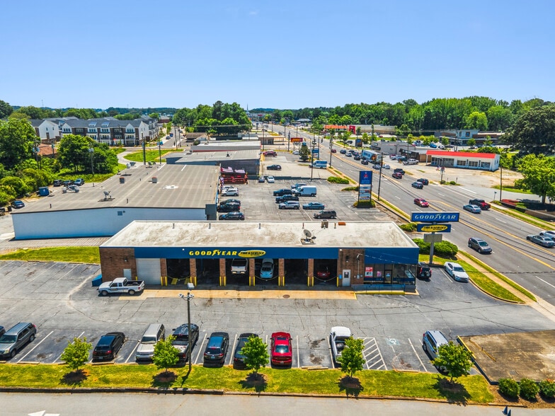 More Photos Of 408 N Main St, Mauldin Auto Repair For Sale