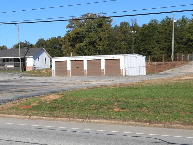 More Photos Of 1450 W Wade Hampton Blvd, Greer Storefront Retail Office For Lease