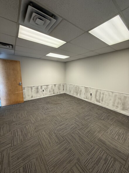 More Photos Of 3450 Fillmore Ridge Hts, Colorado Springs Warehouse For Lease