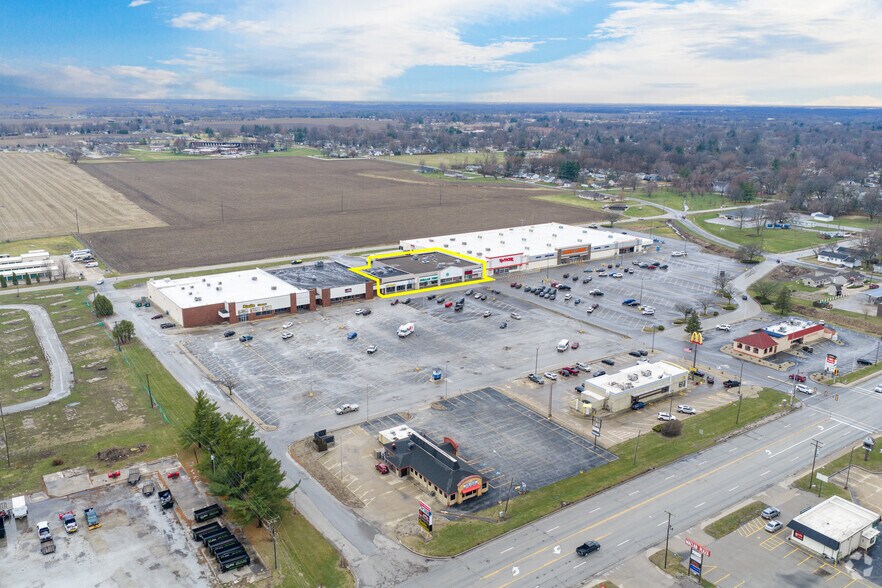 More Photos Of 1331-1335 E Jackson St, Macomb Storefront For Sale