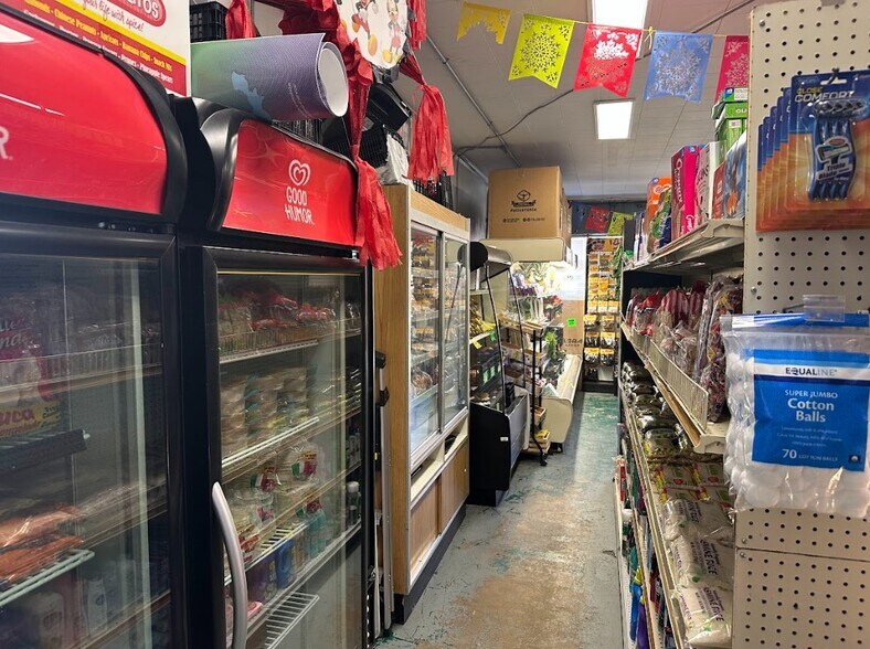 More Photos Of 836 S Broad St, Commerce Freestanding For Sale