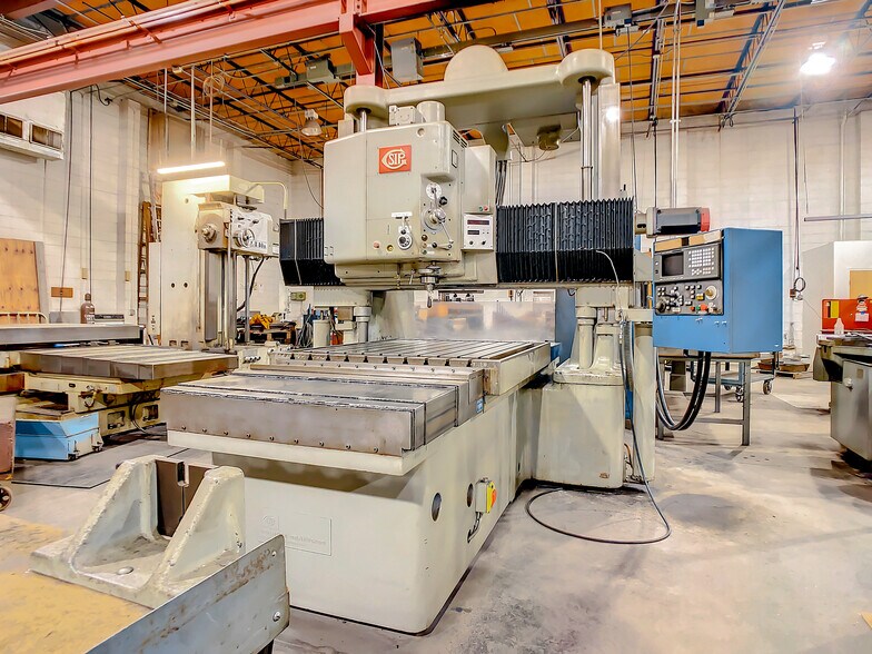 More Photos Of 11625 N 54th St, Clearwater Manufacturing For Sale