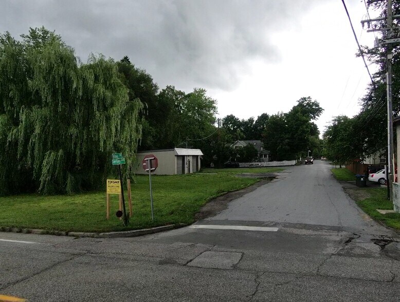 More Photos Of 3 Vine St, Greenwood Lake Warehouse For Lease