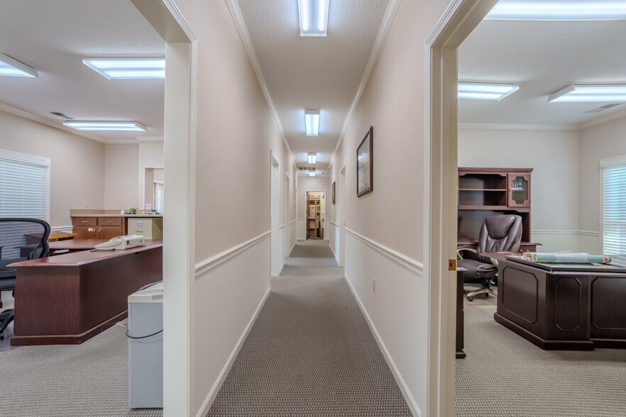 More Photos Of 970 Highway 20, Tuscumbia Office For Lease