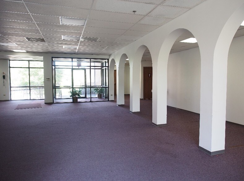 More Photos Of 329-331 S York Rd, Bensenville Daycare Center For Lease