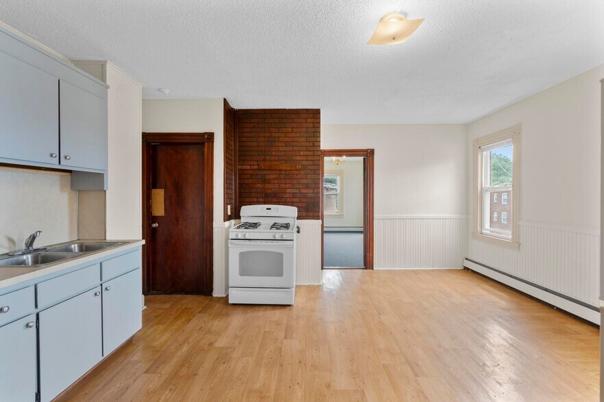 More Photos Of 240-242 Washington St, New Britain Apartments For Sale