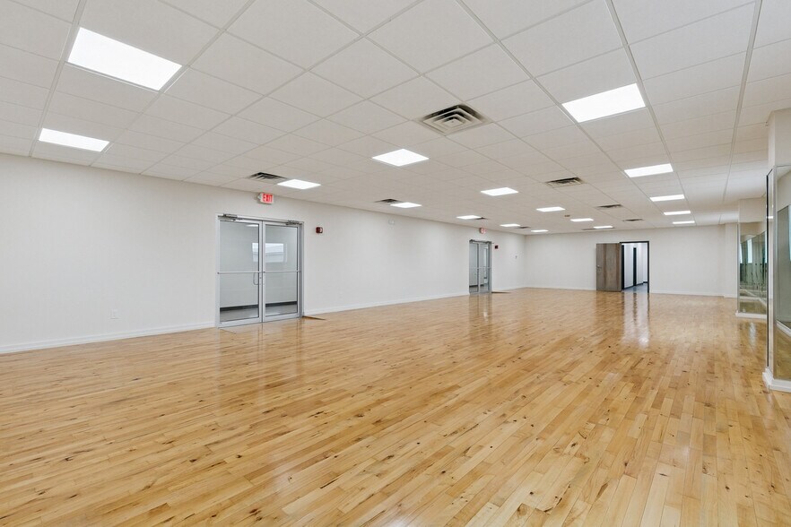 More Photos Of 8411 Parc Pl, Chalmette Office For Sale