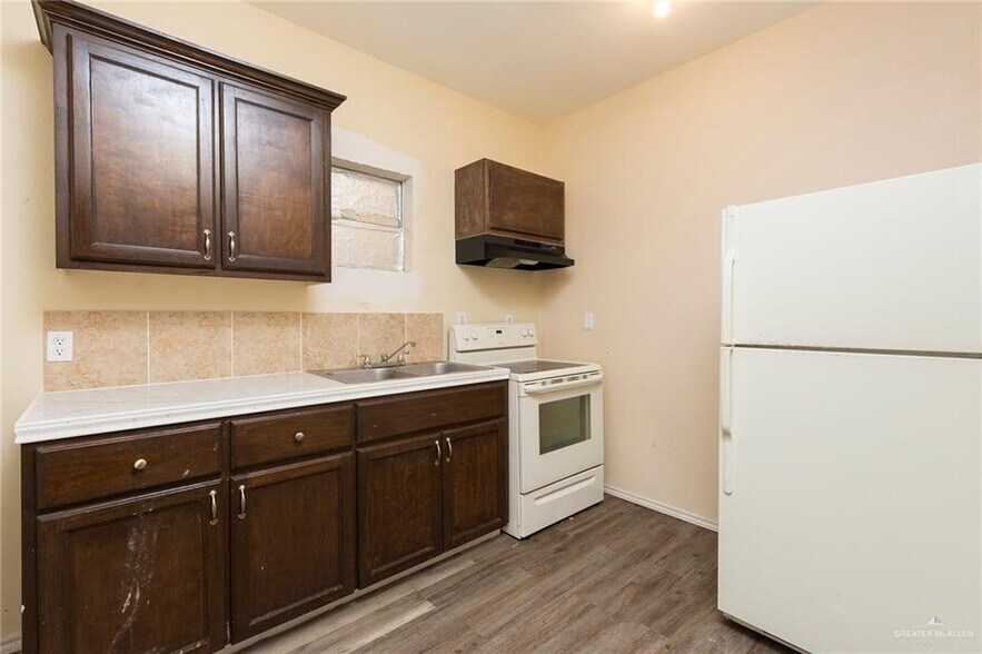 More Photos Of 7504 N Expressway 281, Edinburg Apartments For Sale