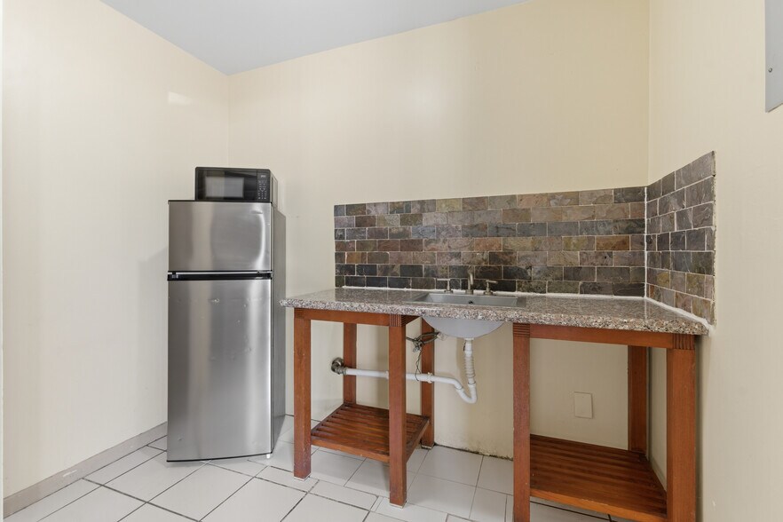 More Photos Of 320 N Federal Hwy, Lake Worth Hotel For Sale