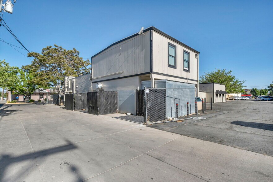 More Photos Of 1555 S Wells Ave, Reno Restaurant For Sale