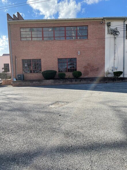 More Photos Of 144 Runnymeade rd, Bunker Hill General Retail For Sale