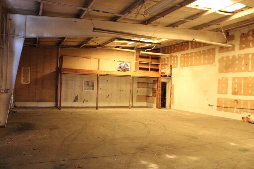 More Photos Of 1400 L and R Industrial Blvd, Tarpon Springs Unknown For Lease