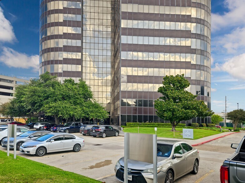 More Photos Of 363 N Sam Houston Pky E, Houston Coworking Space