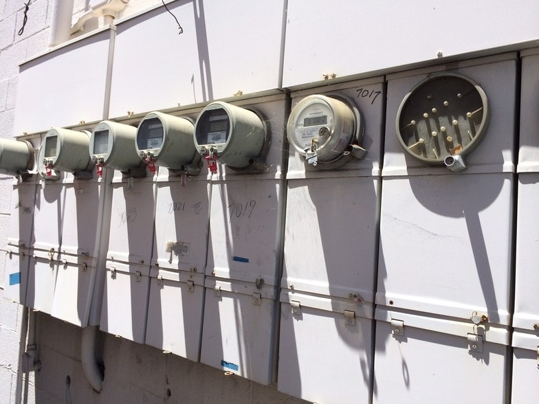 More Photos Of 7000-7016 Darby Ave, Reseda Warehouse For Lease