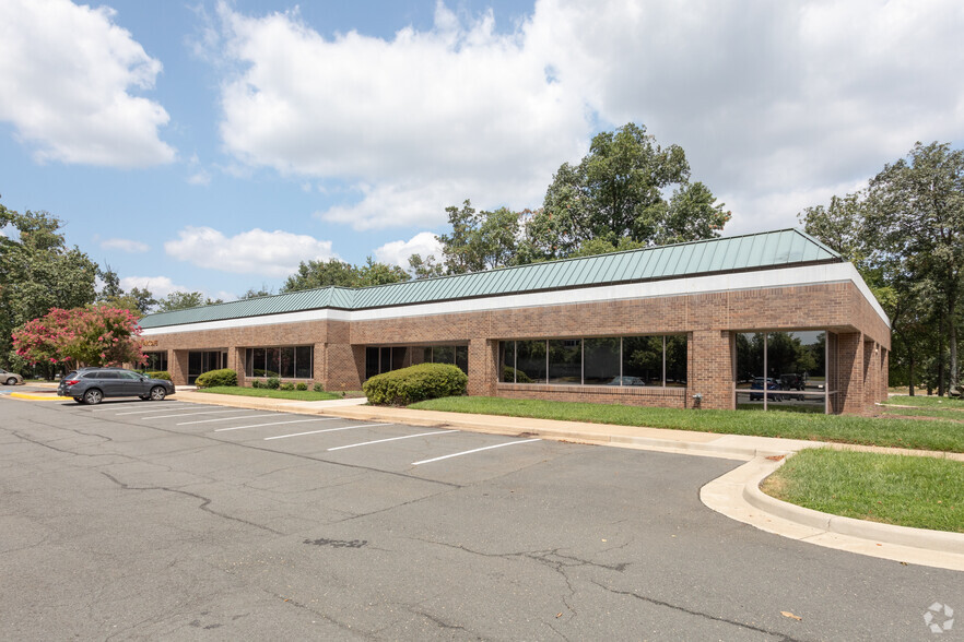 Primary Photo Of 14595 Avion Pky, Chantilly Office For Lease