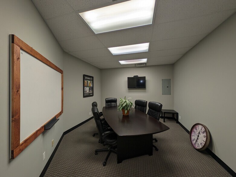 More Photos Of 401 S Earl Ave, Lafayette Office For Sale